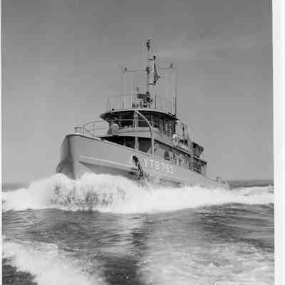 YTB-753 underway on May 18, 1960