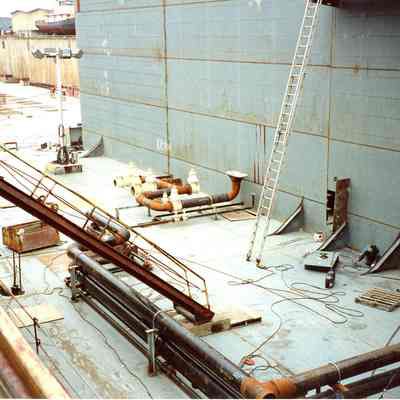 Construction of oil barge in graving dock at Bay Shipbuilding 2002
