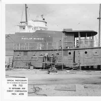 YTB-752 Edenshaw under construction at Christy Corp September 15, 1959