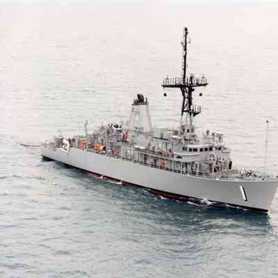 MCM-1 USS Avenger underway