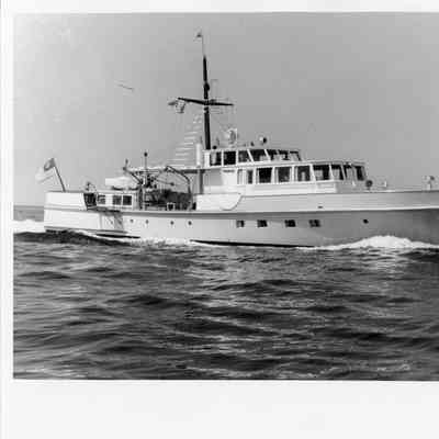 Starboard view of Trenora underway