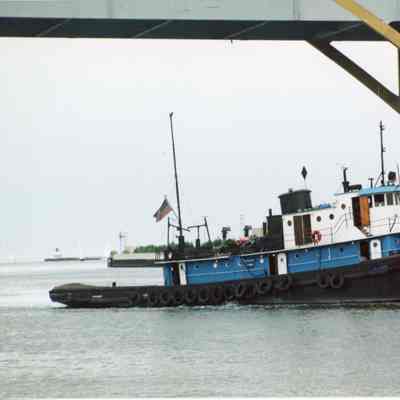 Tugboat John M. Selvick under a bridge