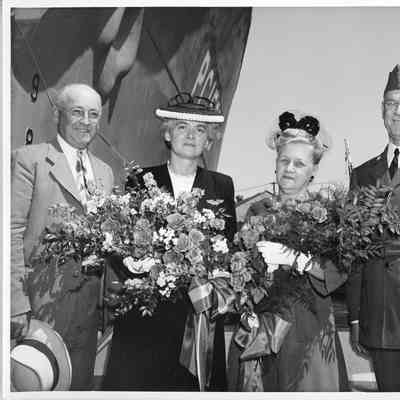 L.D. Smith with group standing new bow of PC-1565