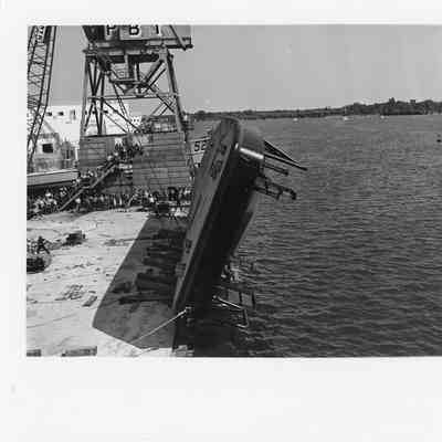 PBI Gantry Crane Flipping 95' Tug Hull