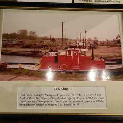 Tug Arrow Photographic Print