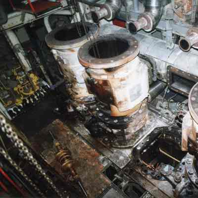 Medusa Challenger engine number 2 with cylinder removed January 1998