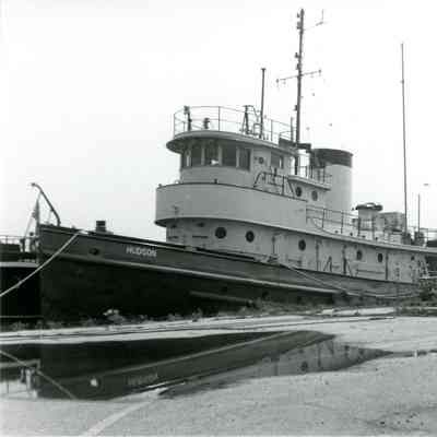 Tug Hudson docked in Sturgeon Bay 1978