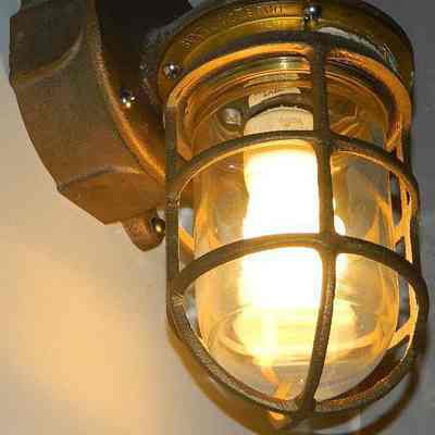 Wall fixture