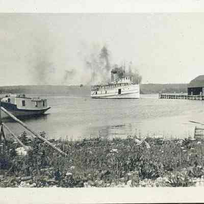 Vessel arriving at Fish Creek Harbor 1916