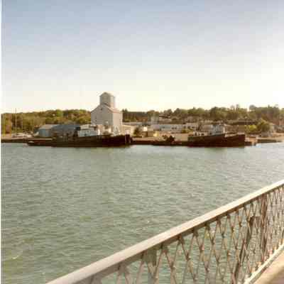 Selvick Marine Towing Co. tugs docked in Sturgeon Bay 1989