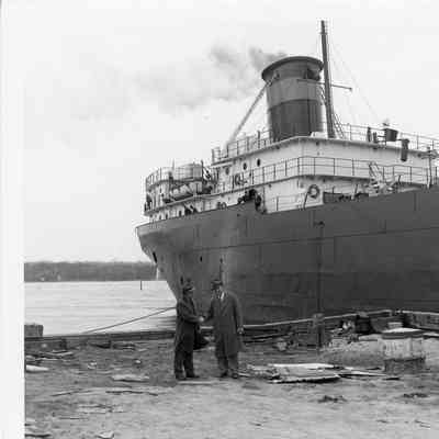 Stern view of Elton Hoyt II docked