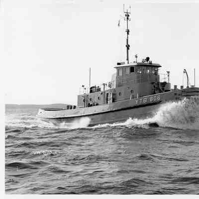 YTB-806 underway