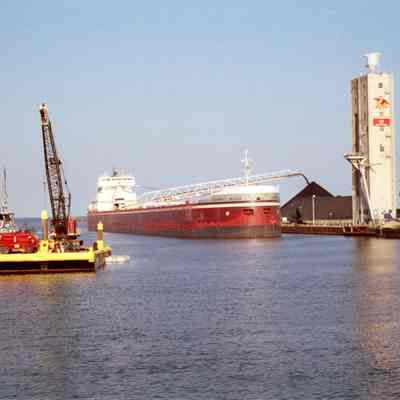 Jospeh L. Block unloading coal at the C. Reiss Coal Co. dock in Manitowoc 2003
