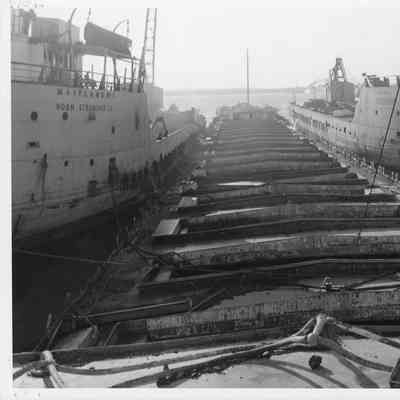 Maitland and Hilda alongside the Humphrey 1944