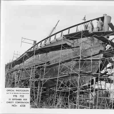 YTB-752 Edenshaw under construction at Christy Corp September 15, 1959