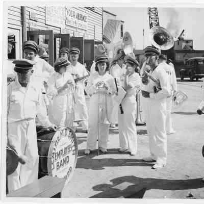 Leathem D. Smith employee band taking a break