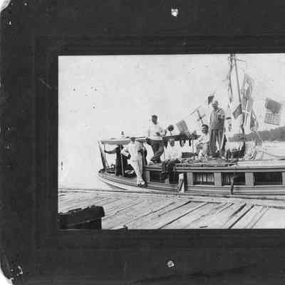Peterson Boat Works 6 men aboard house boat 1908