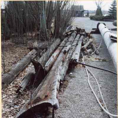 Alvin Clark spars on ground 1994