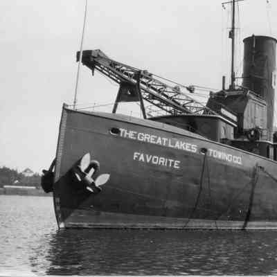 Vessel Favorite from the Great Lakes Towing co. dockside 1929