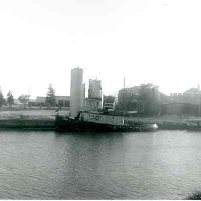 Tug Kenosha in Two Rivers