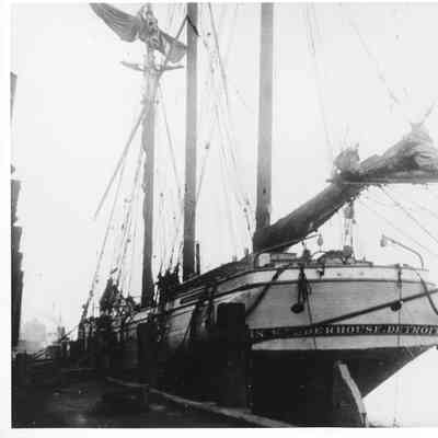Klederhouse docked