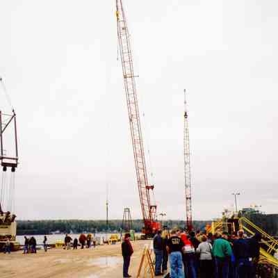 Cranes at Bay Shipbuilding 2008