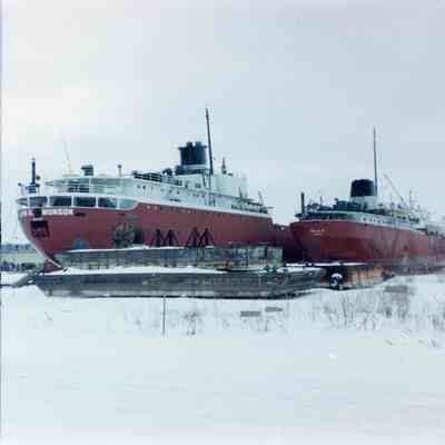 John G. Munson and Calcite II at Bay Shipbuilding 1995