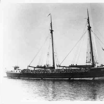 Schooner Unadilla loaded with lumber
