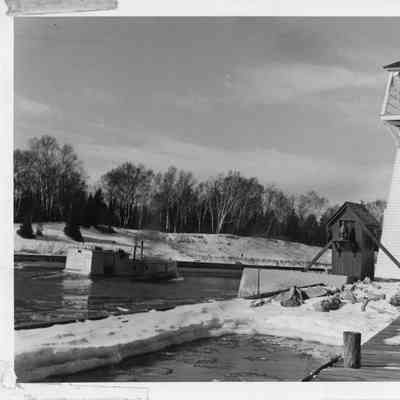 Fishing tug Allie passing through Sturgeon Bay canal