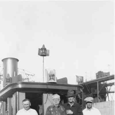 People on deck of Satisfaction