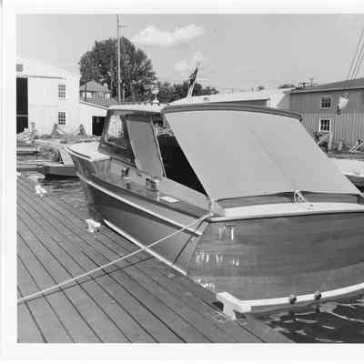 Pleasure Craft 37t35 dockside