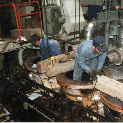 Men working on engine of Medusa Challenger January 1998