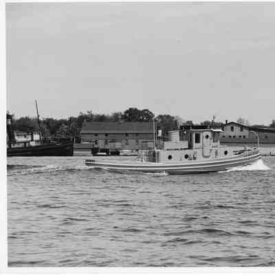ST-925 and Cumberland underway