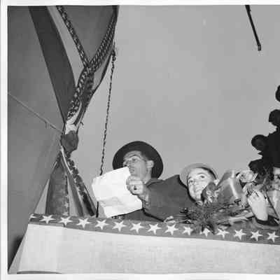 Elton Washburn giving speech