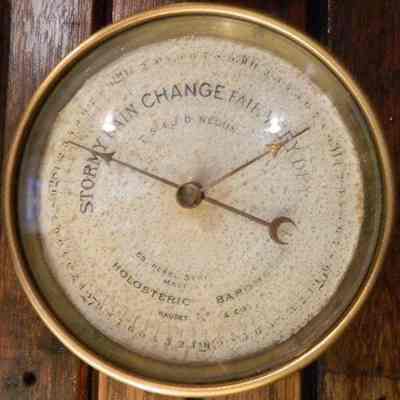 Holosteric Barometer