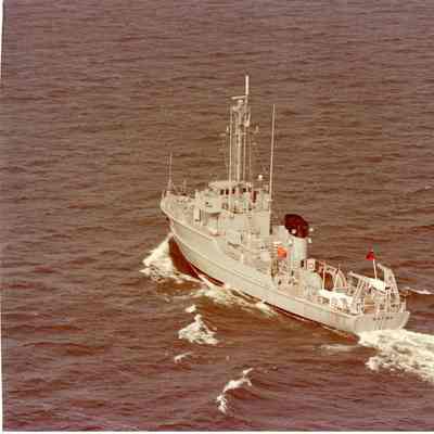 PBI Navy Ship MSC-325 / M-418 Safwa underway