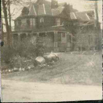 Hotz family home in Glencoe
