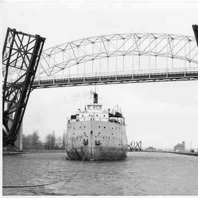Maitland going under bridge mid-1970s