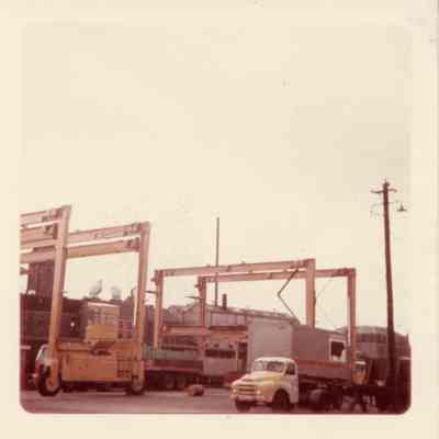 Two self propelled travelifts