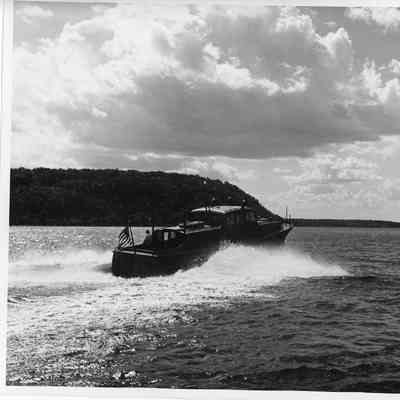 42' US Army crash boat underway
