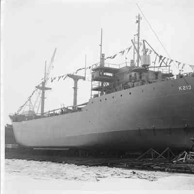 K-213 pre-launch at Leathem D. Smith Shipbuilding Co.