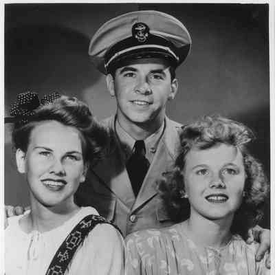 Sue and Patsy Smith with unidentified man