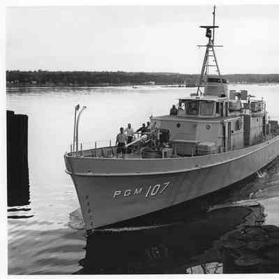 PGM-107 coming into dock, Dunlap reef in background