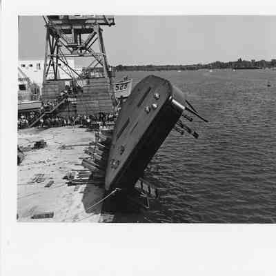 PBI Gantry Crane Flipping 95' Tug Hull