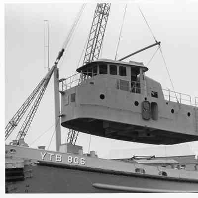 Pilot house suspended above YTB-806