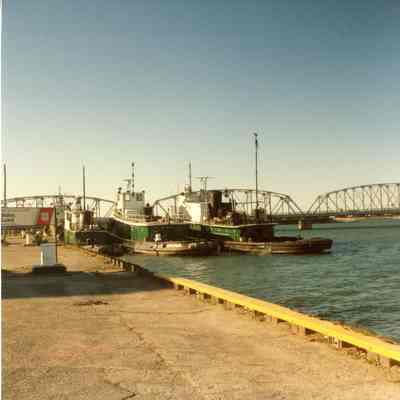 Selvick Marine Towing Co. tugs docked in Sturgeon Bay 1989