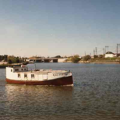 Fishing tug sailing to dock on East Twin River 1988