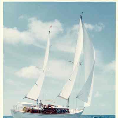 Starboard view of Isanti under sail
