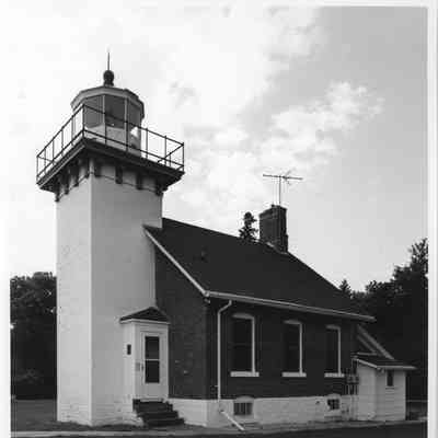 Overall site view of Sherwood Point Lighthouse 2002