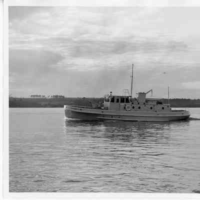 Distribution Box Boat US Army L-95 underway